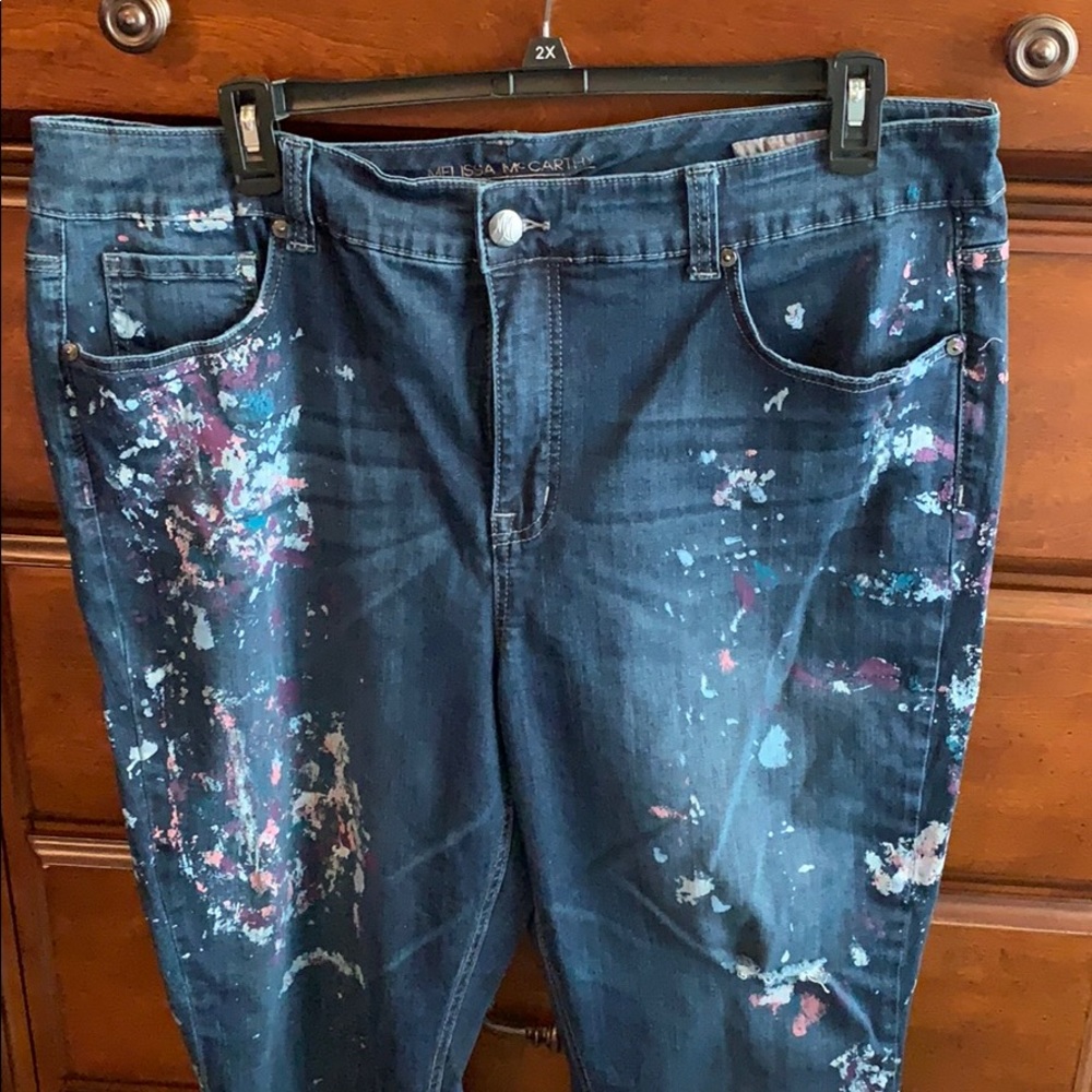 Melissa McCarthy paint-splattered jeans